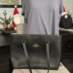 NWT Coach leather tote. Black.